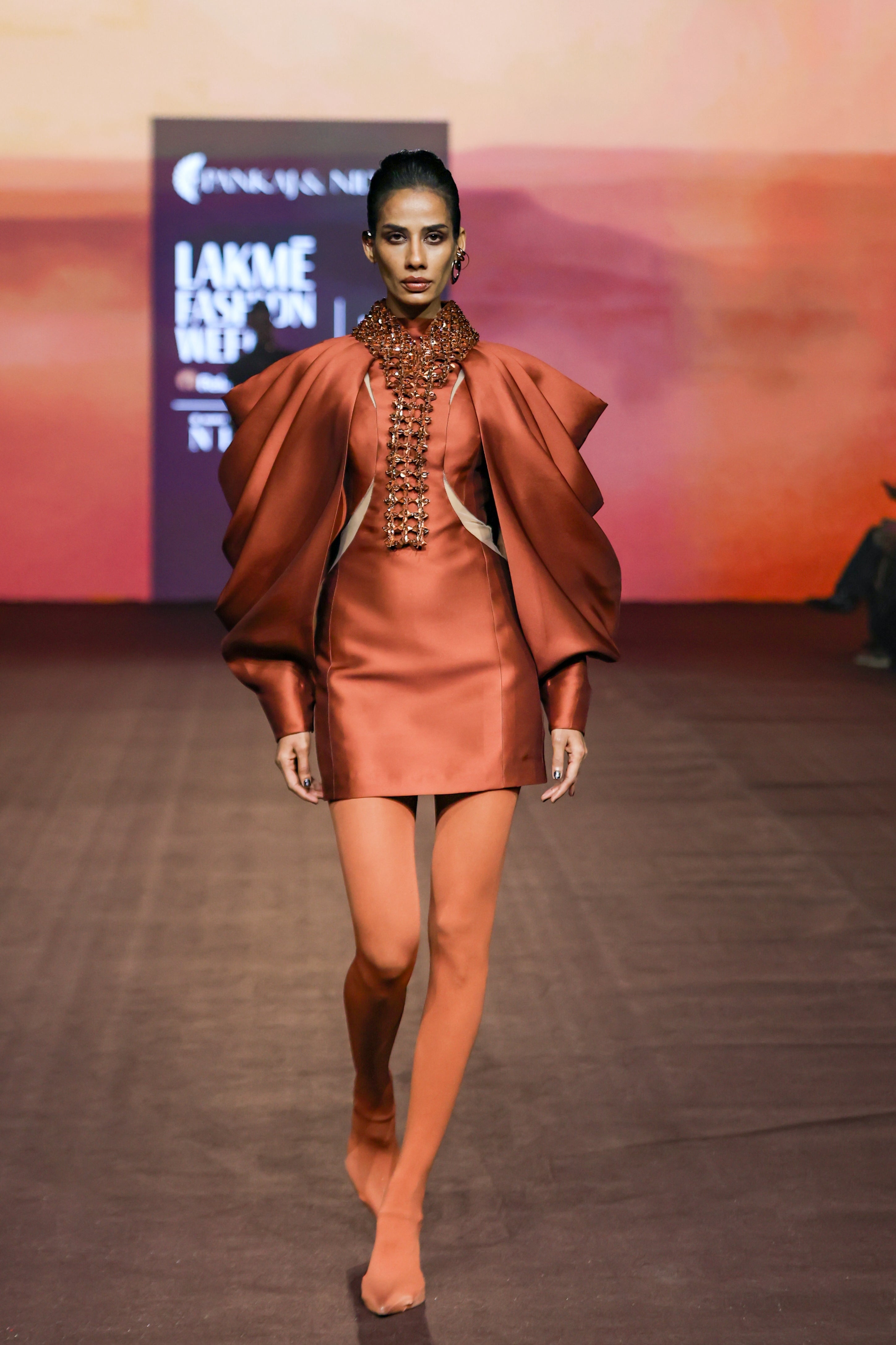 Araquis Sculpted Oasis Cape set