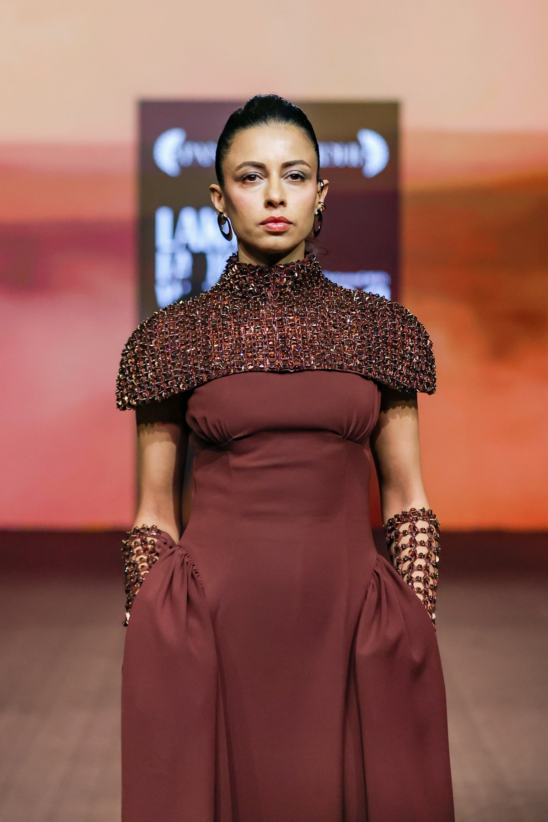 Araquis Desert Regent Gown Set