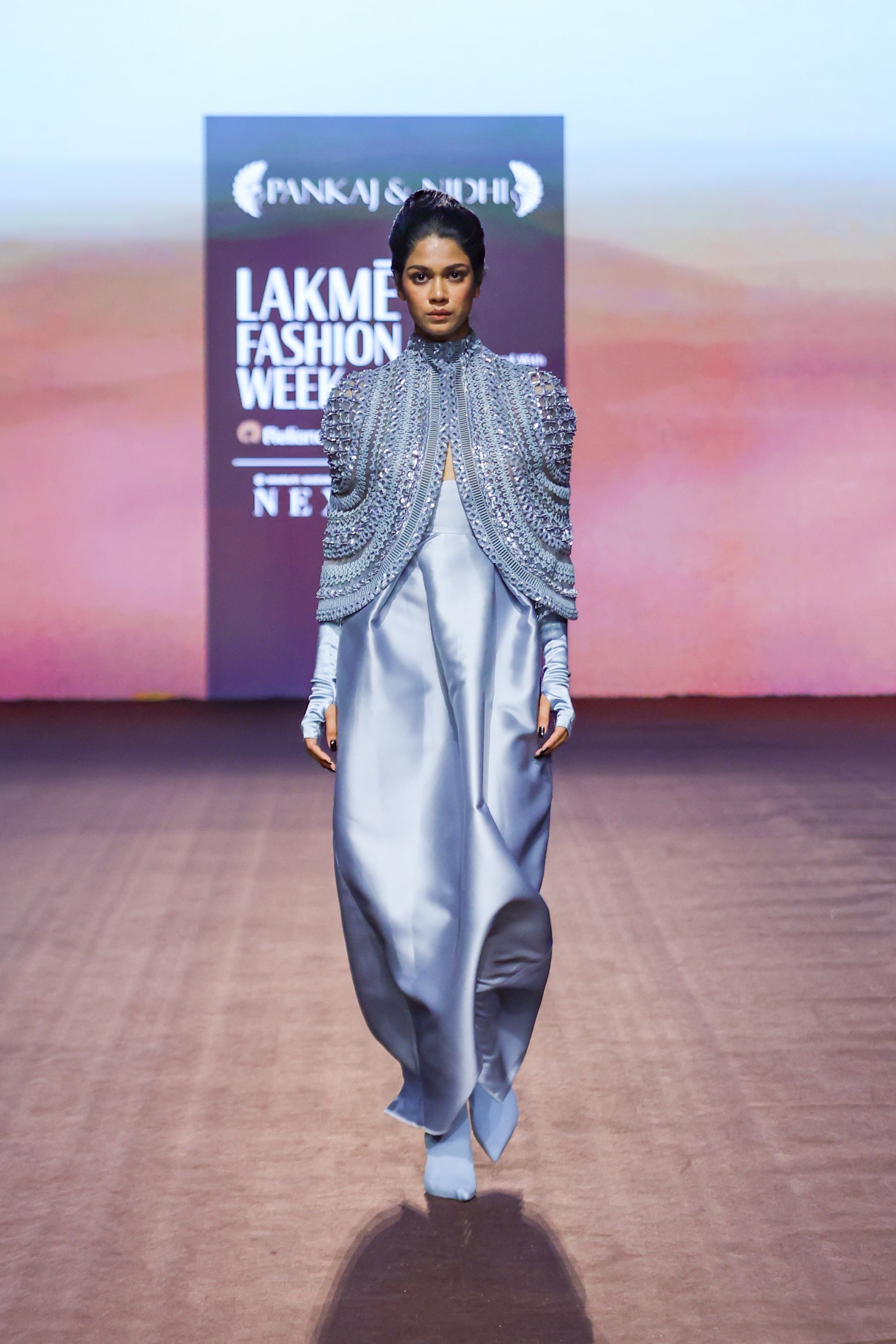 Araquis Astral Frost Cape Set