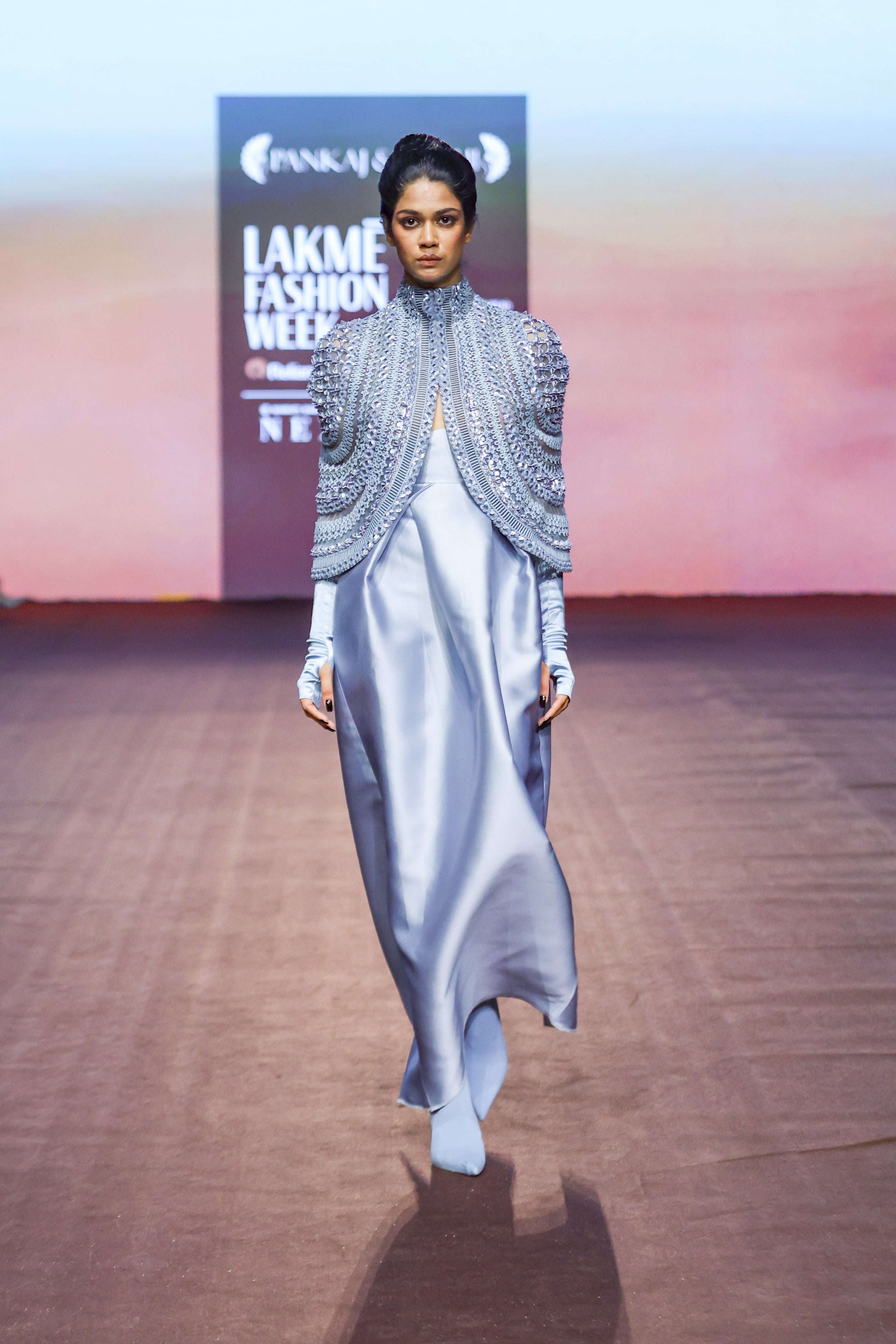 Araquis Astral Frost Cape Set