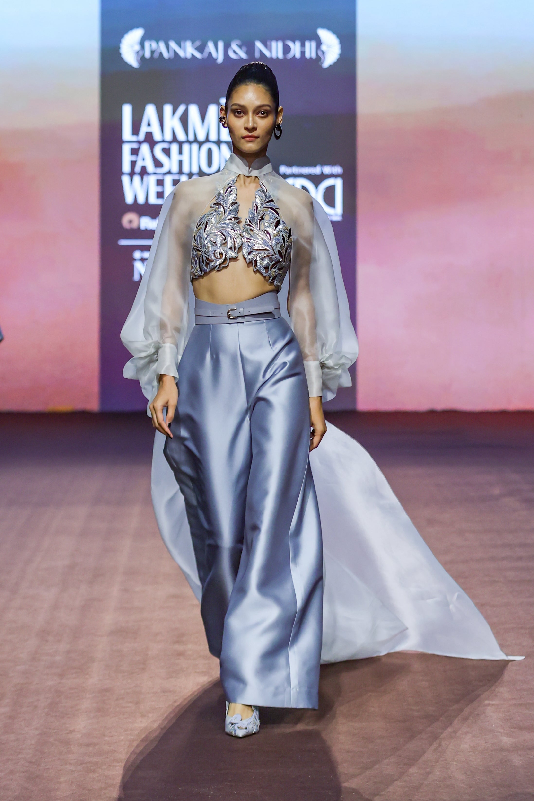 Araquis Arctic Aura Cape Set