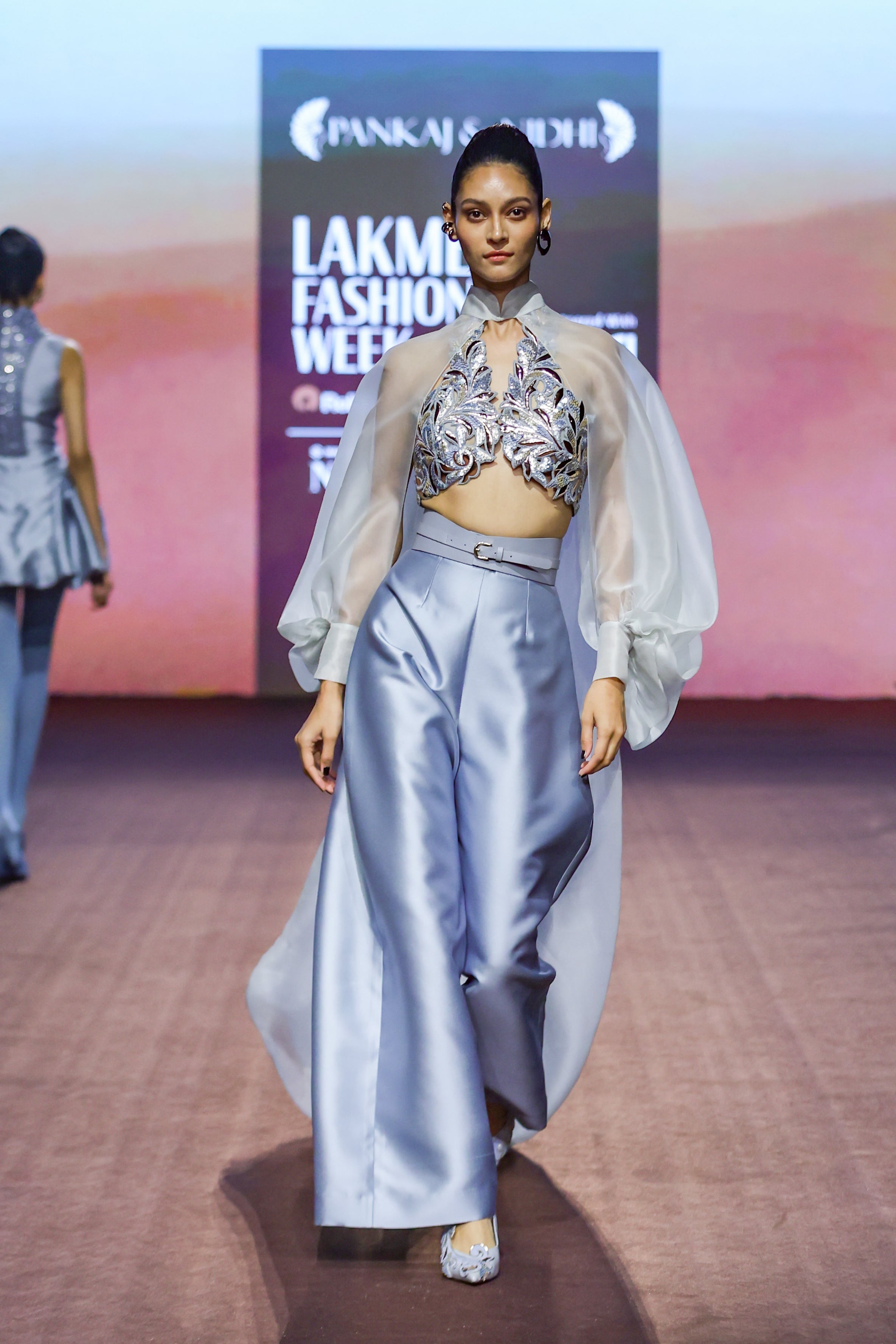 Araquis Arctic Aura Cape Set