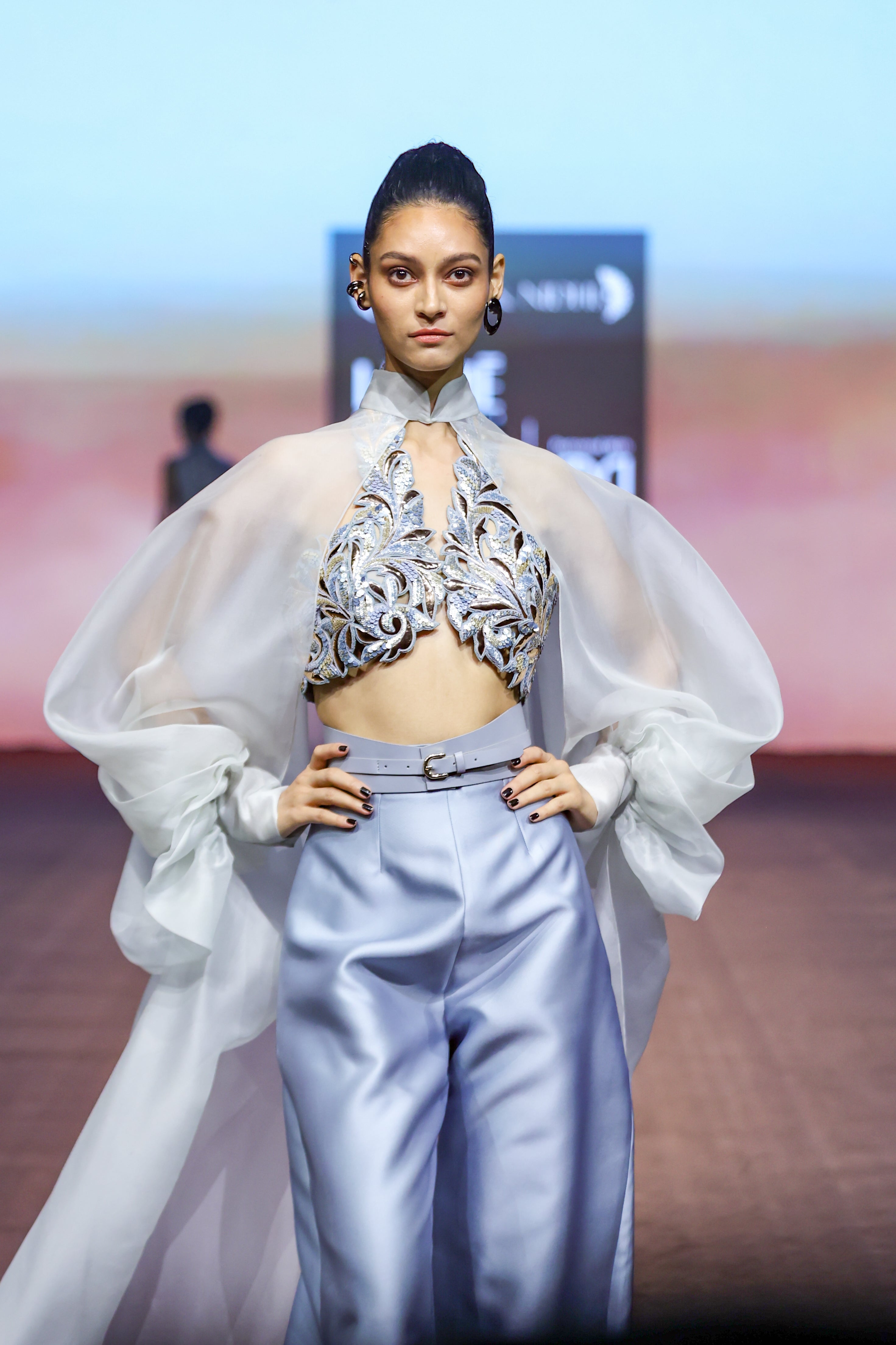 Araquis Arctic Aura Cape Set