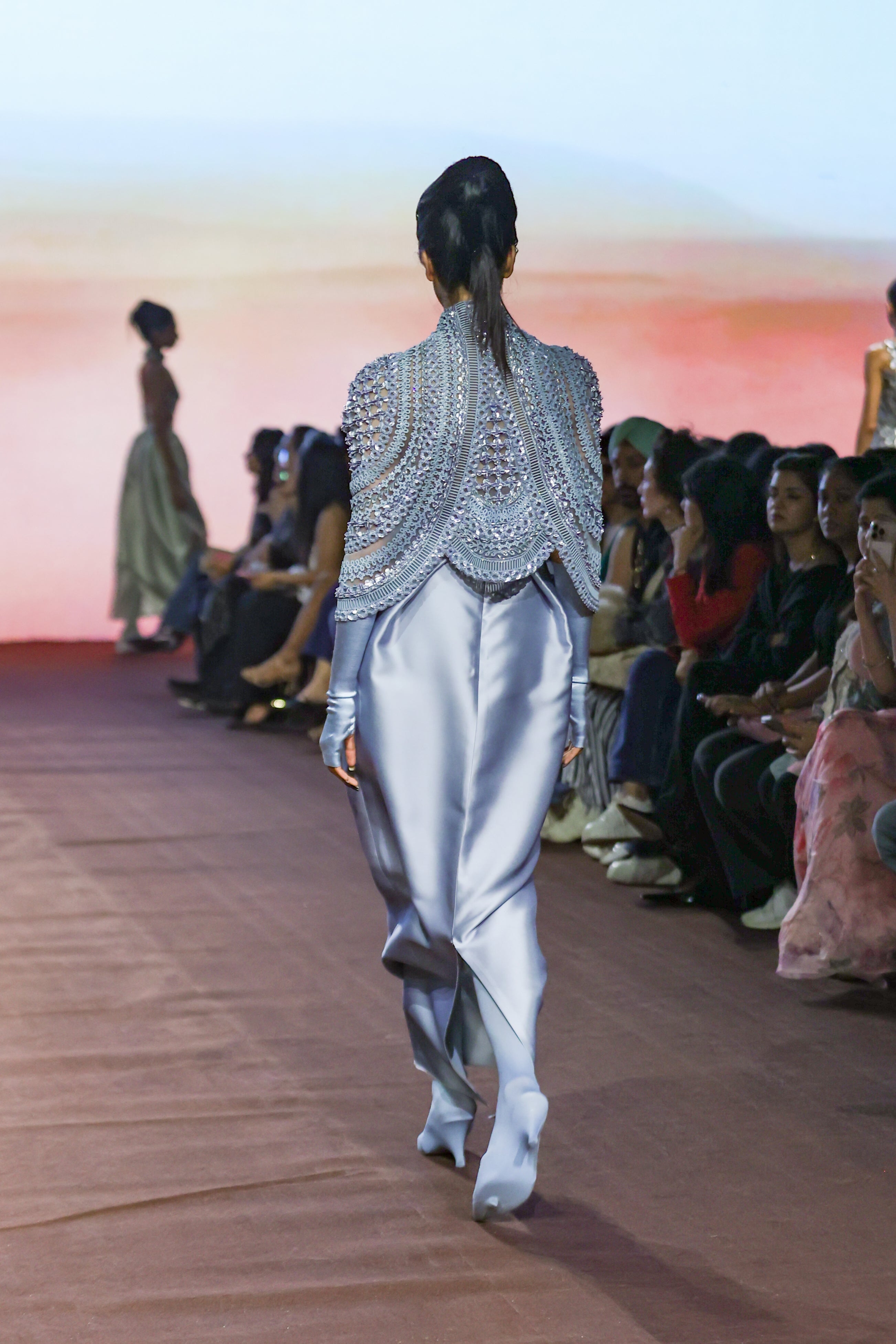 Araquis Astral Frost Cape Set