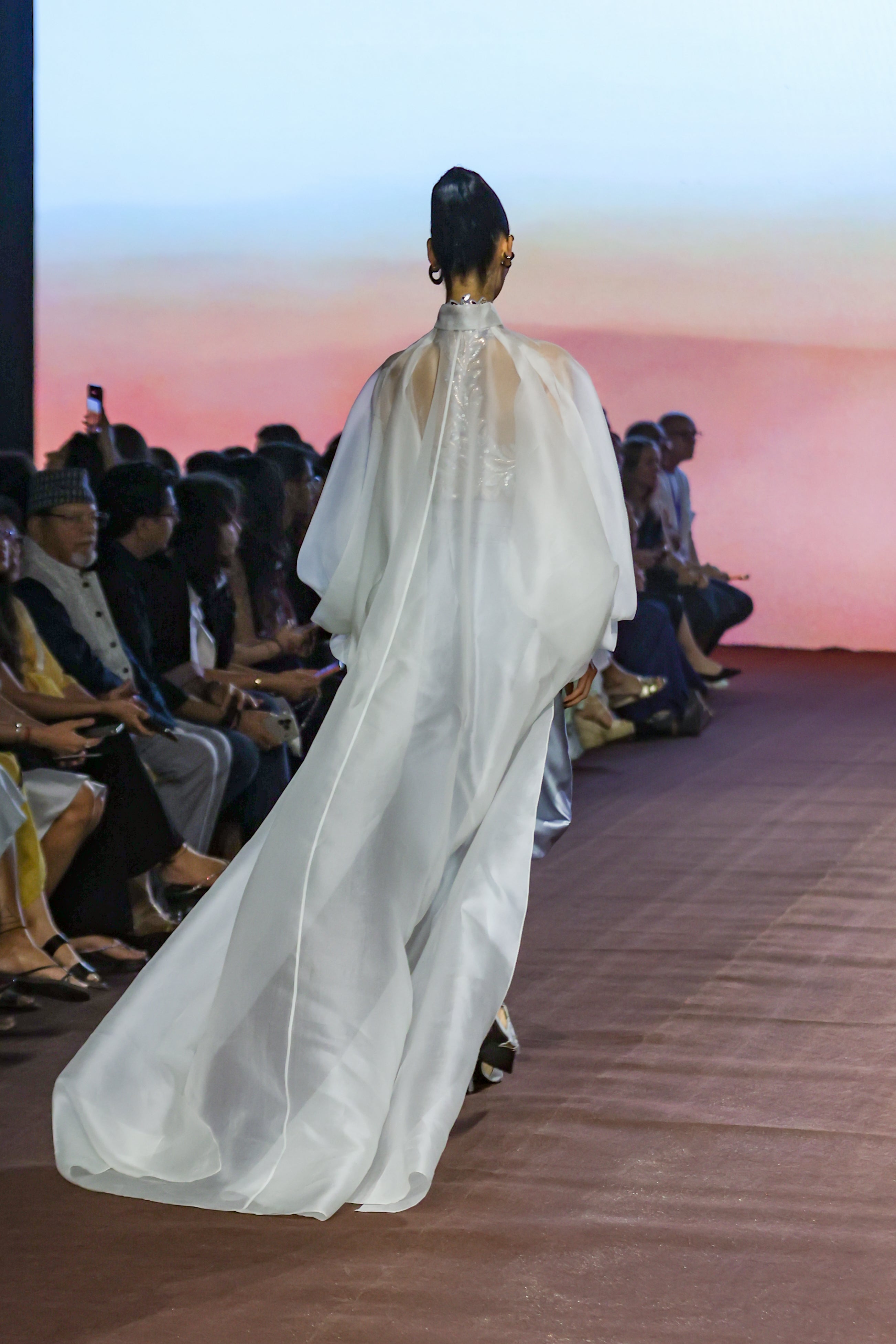 Araquis Arctic Aura Cape Set