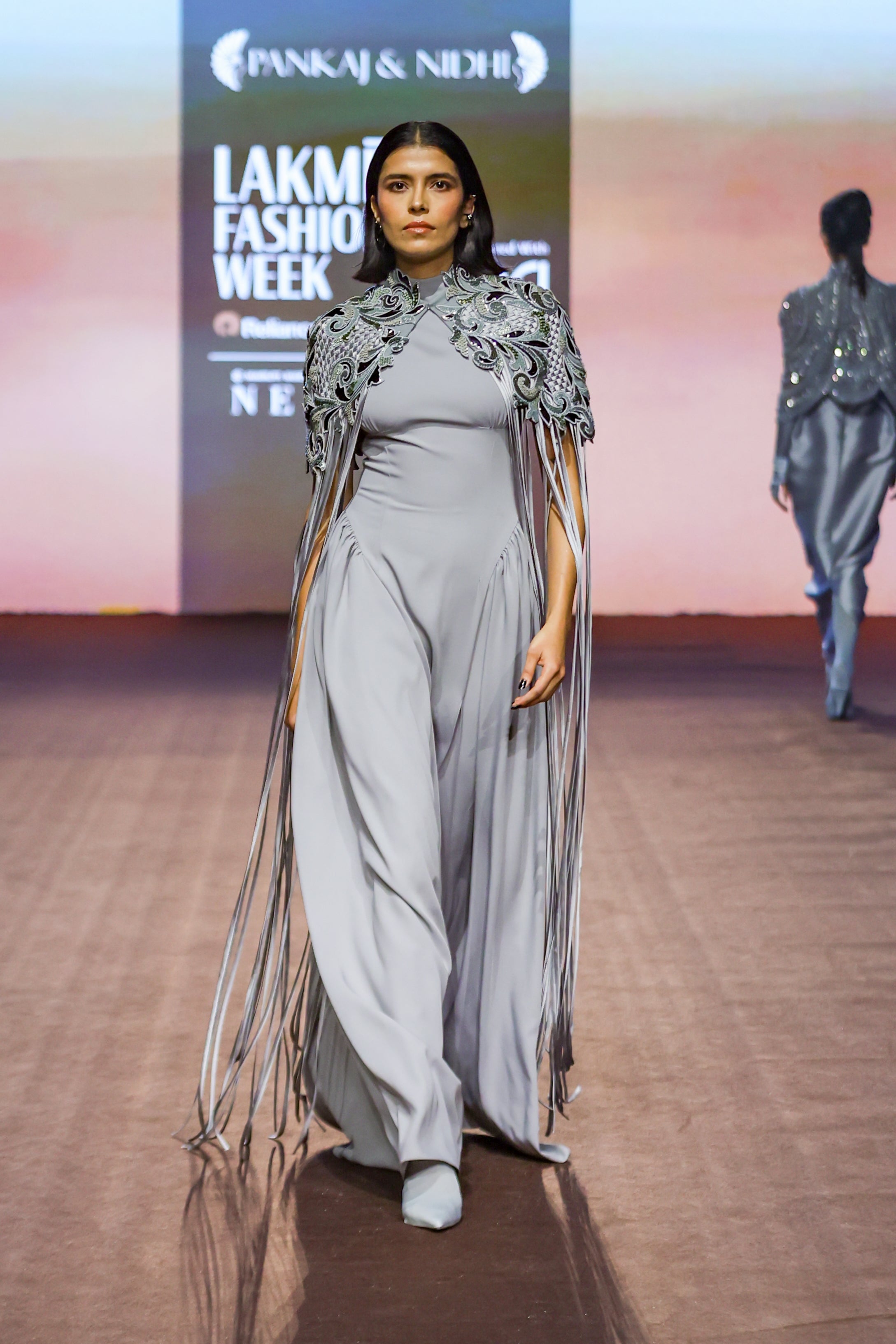 Araquis Moonlit Ash Cape Set