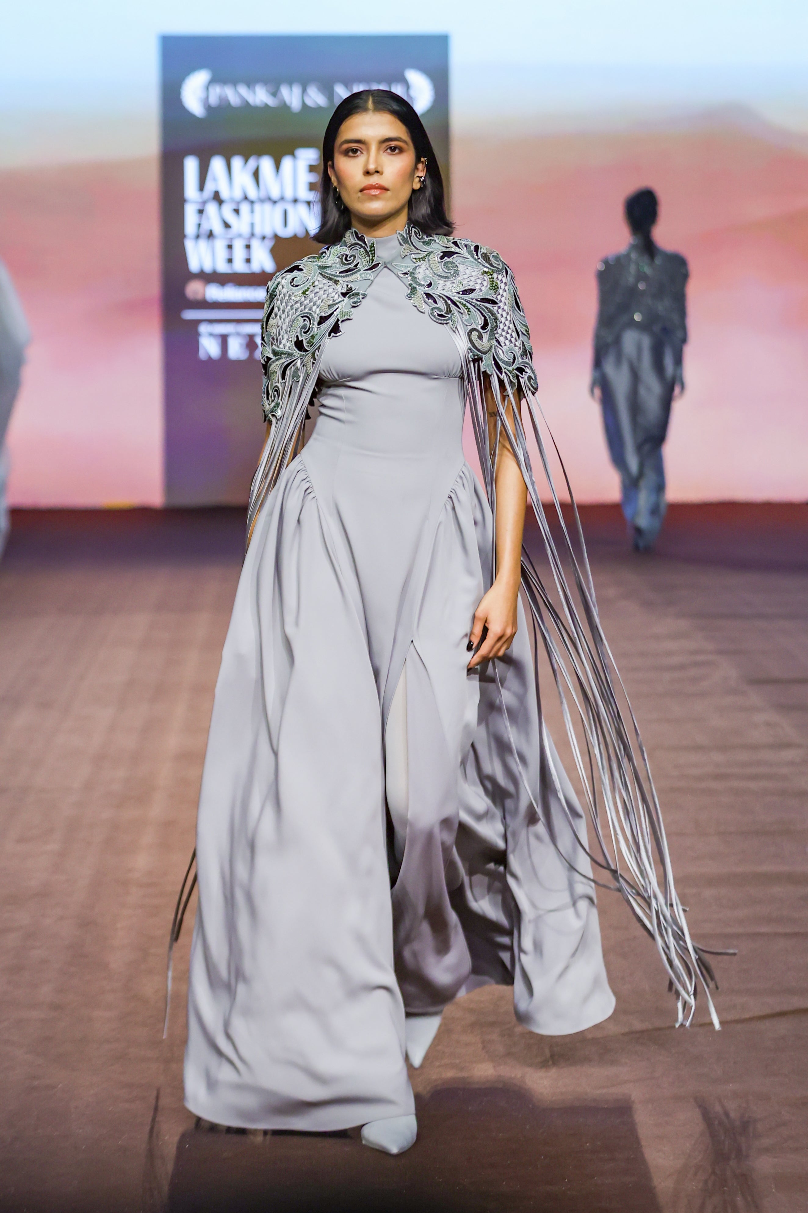 Araquis Moonlit Ash Cape Set