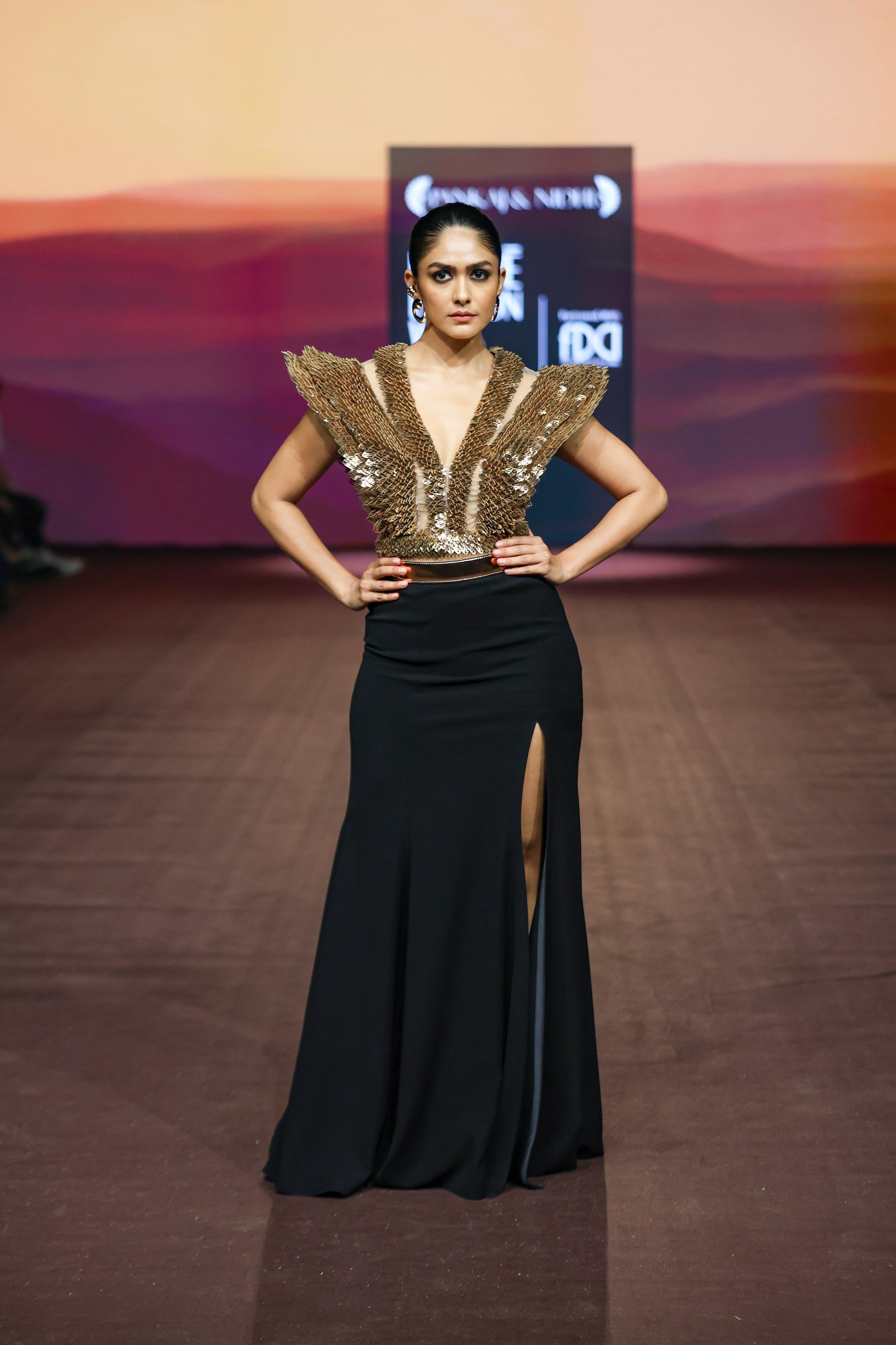 Araquis Golden Requiem Gilet And Slit Skirt