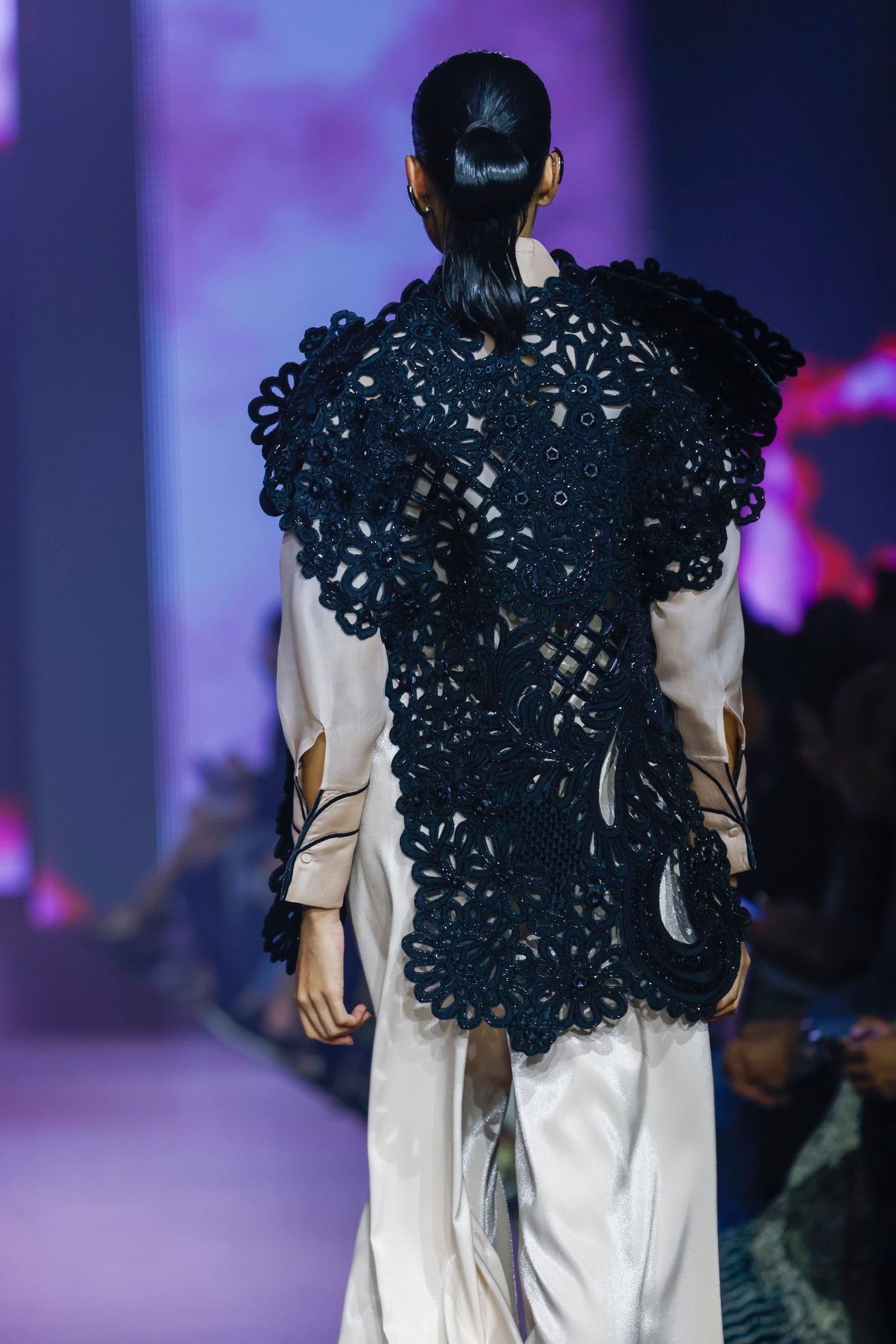CHORUS STRUCTURED CUTWORK JACKET