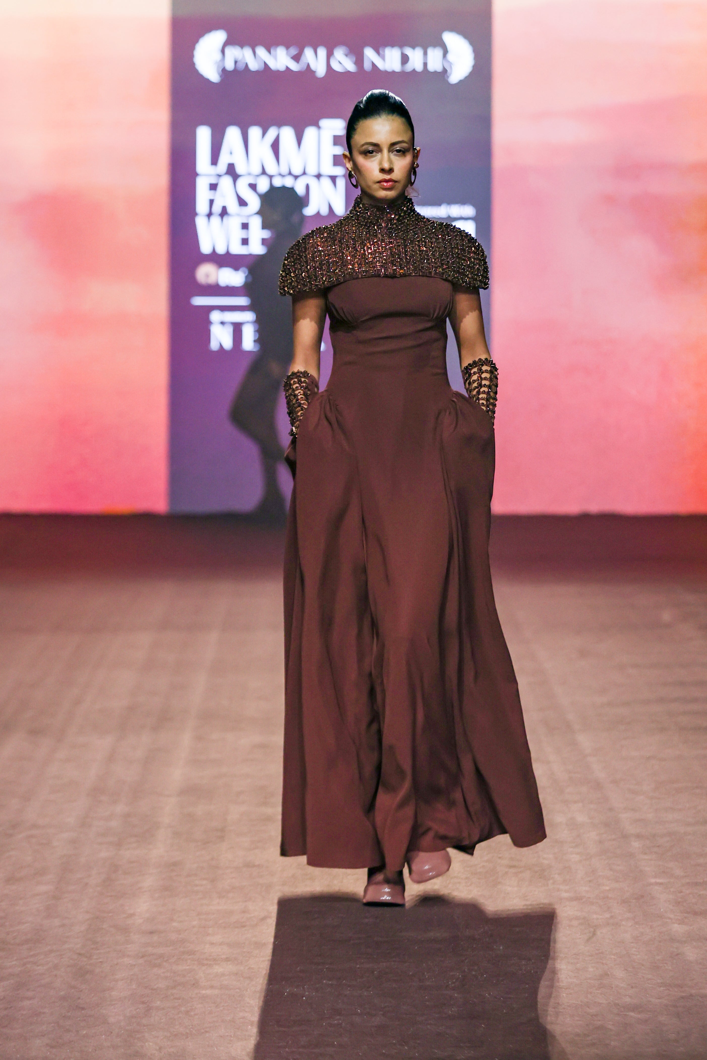 Araquis Desert Regent Gown Set