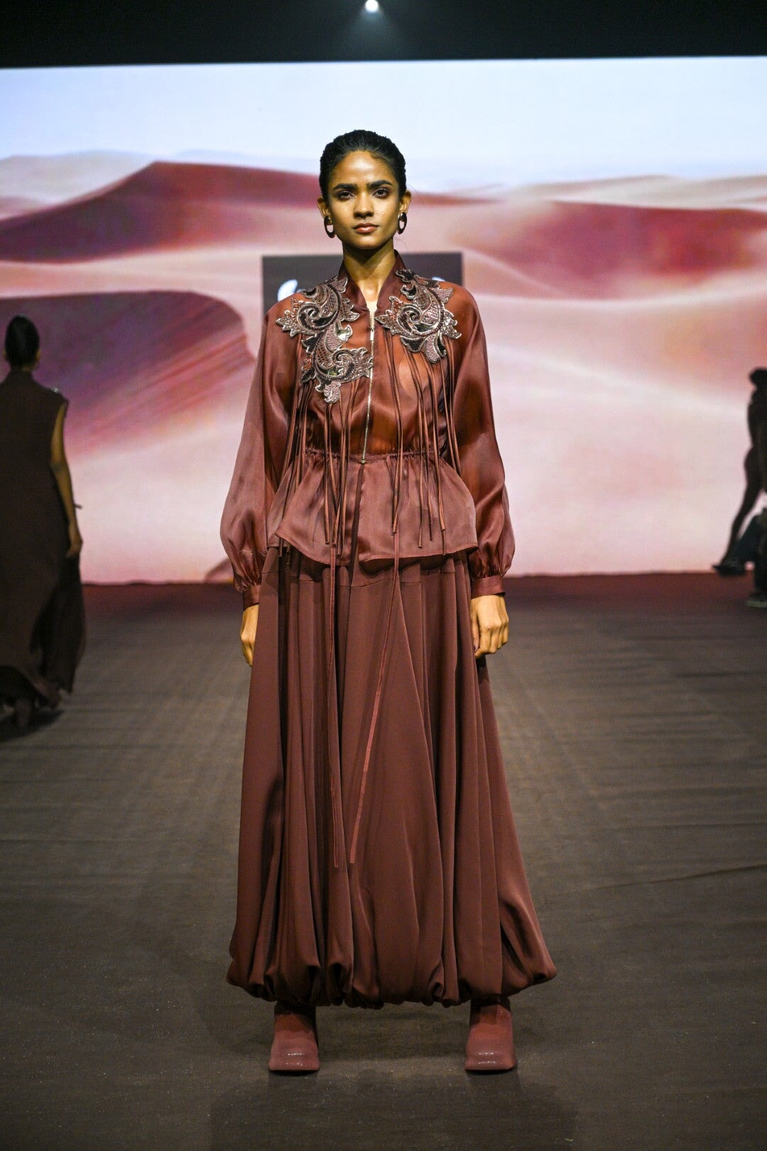 Araquis Burnished Top And Skirt