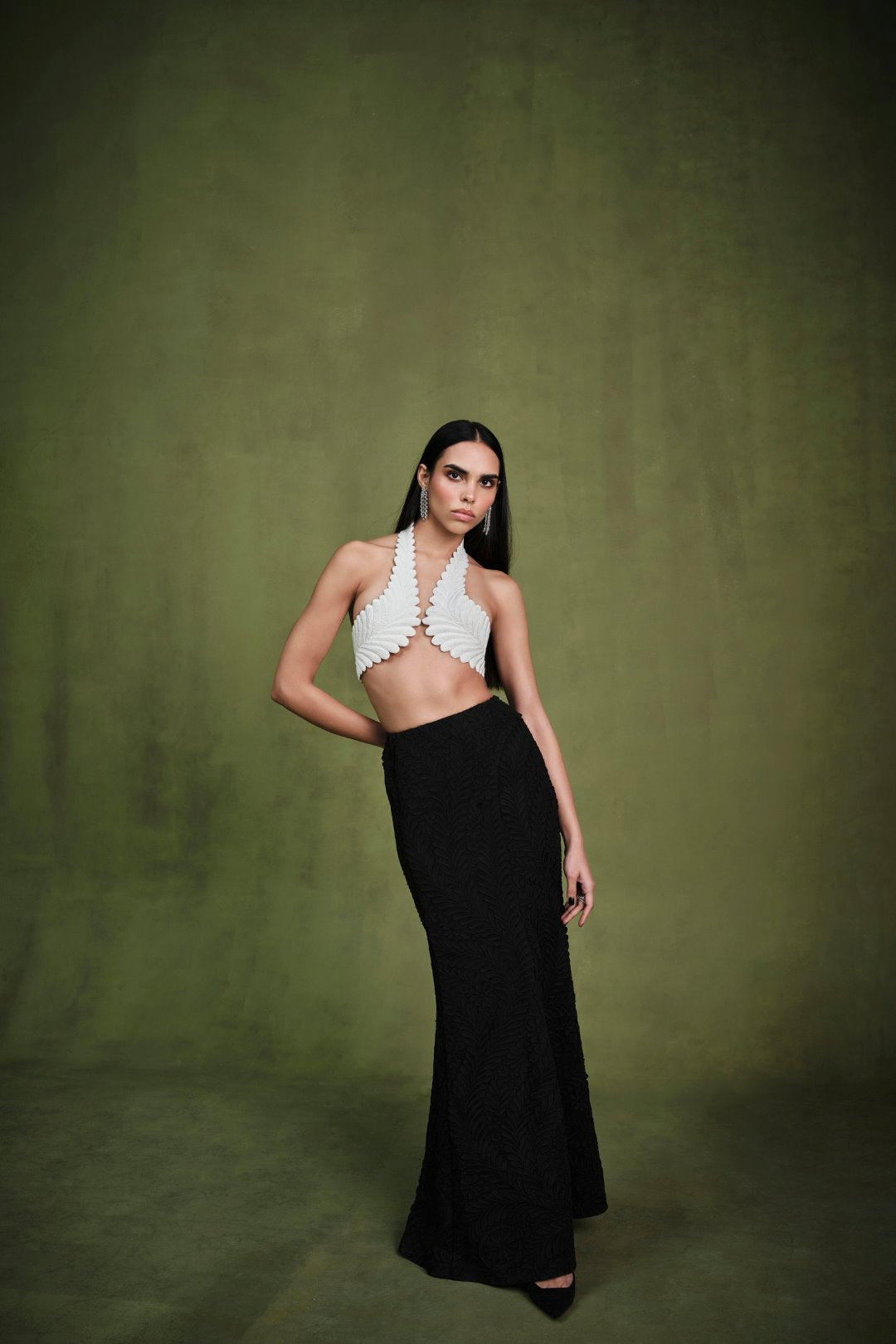 THE IVORY-NOIRE ENGRAVED HALTER-HARNESS AND APPLIQUE SKIRT